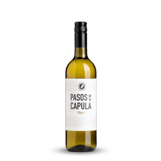 Wine bottle with 'Pasos de la Capula' label on a white background